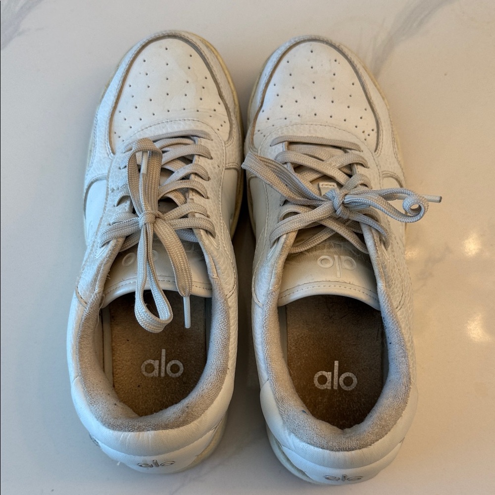 ALO Low-Top Sneakers white